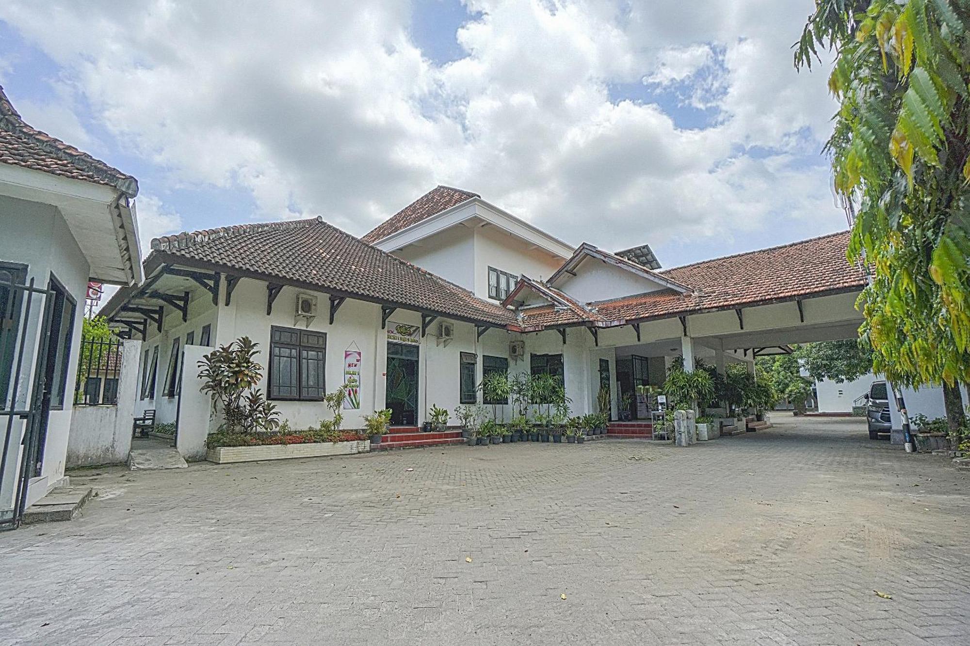 Oyo Life 90589 Palem Garden Hotel Тулунгагун Екстериор снимка